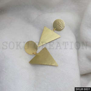 Círculo de declaración chapado en oro y gota de triángulo y pendiente colgante SKU6601 - Product Image 2