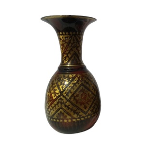 Vase à fleurs décoratif en laiton de haute qualité avec gravure en or et peinture noire finie pour la décoration de table - Product Image 5