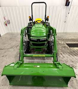 รถตักหน้าจอห์นเดียร์ รุ่น 3035D พร้อมบุ้งกี๋แบบถอดเปลี่ยนได้ - Product Image 3