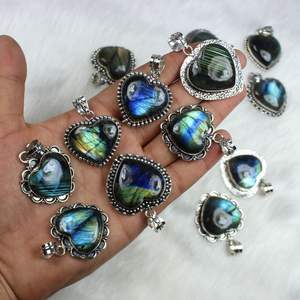 Pendentif en pierre précieuse en forme de cœur en Labradorite naturelle de belle qualité Bijoux pendentifs à pince de créateur - Product Image 5