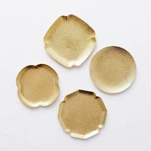 Ensemble de 4 sous-verres en métal doré de luxe, design martelé en aluminium rond, écologiques, diamètre 100 mm, pour le thé et le café - Product Image 1