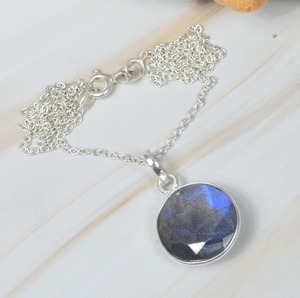 Pendentif solitaire en labradorite, argent sterling 925 plaqué rhodium, pierre précieuse taillée brillant, fait main, tendance, cadeau d'anniversaire pour femme - Product Image 3