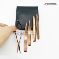 Pinzas para cejas inclinadas RMI Juego de pinzas para cejas de oro rosa de alta calidad con tijeras de resorte Suministros para cejas de tendencia superior OEM