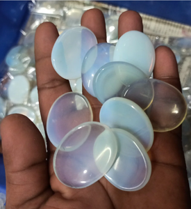 Pierres précieuses sculptées à la main en cristal Opalite, pierres d'inquiétude, pierre de poche - Product Image 4