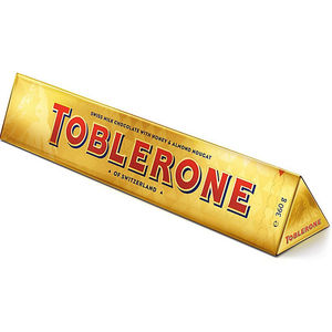 Venta al por mayor de barras de chocolate Toblerone surtidas, de leche, oscuro y blanco, de 100g, en paletas mixtas para distribuidores e importadores. - Product Image 3