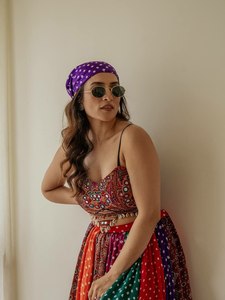 Mode sud-asiatique Design coloré Nouveaux styles Motif Stitch Festival Wear Lehenga Choli/demande internationale de vêtements ethniques - Product Image 2