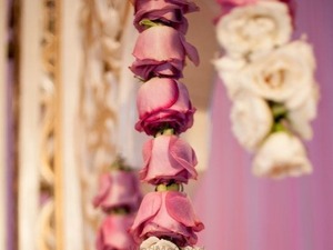 Guirlandes murales à fleurs de rose pour la décoration de mariage et la décoration Haldi et Mehendi Funtion - Product Image 3