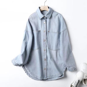 Veste en jean à strass à la mode décontractée avec design personnalisé de l'usine Bomber de lavage de détresse recadrée Boxy veste en jean à manches longues pour femmes - Product Image 6