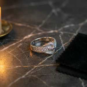 Anillo de diamantes de corte redondo graduado en oro blanco para hombre, elegante, de lujo, a la moda, regalo de joyería para boda - Product Image 4