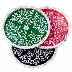 Plateau en bois indien décoratif rond rouge en nacre et en os, tendance pour les services, à usages multiples, artisanat indien - Product Image 6