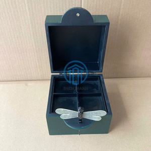 Caja de Almacenamiento de Lujo Artesanal en Verde Oscuro Lacado con Detalle de Libélula, Caja de Regalo de Lujo Hecha a Mano - Product Image 3