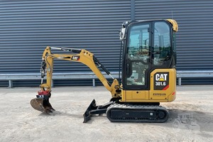 รถขุดขนาดเล็ก CAT 301.6 มือสอง พร้อมใช้งานสำหรับงานก่อสร้าง - Product Image 1