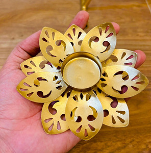 Graceful Lotus The Divine Urli Diya Llama de la tranquilidad Lotus Design Urli Diya - Product Image 5