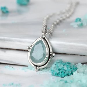 Colgante de Plata de Ley 925 con Piedra de Aguamarina, Diseño Único Vintage, Chapado en Oro, para Mujer, 7x9mm - Product Image 1