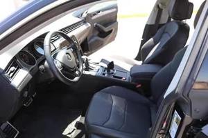 SUV 2023 con Tracción en las Cuatro Ruedas, Interior Claro, Combustible Híbrido, Neumáticos R18, Asientos de Cuero Automáticos, ACC Trasero, Techo Solar Panorámico Izquierdo - Product Image 3