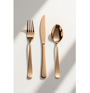 Juego de cubiertos de acero inoxidable con acabado dorado, elaborado con precisión para aportar brillo, clase y fuerza a cada ocasión culinaria - Product Image 2