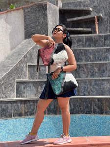 กระเป๋าคาดผมหนังขนแกะลายนูนสำหรับผู้หญิงกระเป๋าข้างสไตล์ตะวันตก - Product Image 2