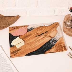 Planche à découper en bois d'olivier époxy faite à la main en résine de luxe en bois naturel, taille et couleur personnalisées pour la maison et le restaurant - Product Image 2