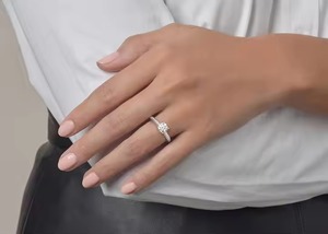 Bague de fiançailles solitaire Halo rond en or blanc 14 carats 1.00CT avec bague en diamant de laboratoire de coupe ronde pour cadeau d'anniversaire pour elle - Product Image 5