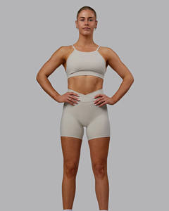 Soutien-gorge et short de sport beige à col haut ensembles pour femmes ensemble 2 pièces respirant pour entraînement de gymnastique plage été ensemble pour femmes nouveau design - Product Image 6