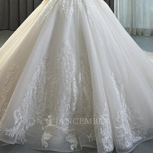 Robe de mariée Empire moderne et élégante en dentelle brodée OY021 avec gants, traîne chapelle, jupe longue, fleurs et cristaux - Product Image 6