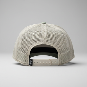 Casquette de camionneur en vert sauge vierge en gros avec patch de logo personnalisé, design d'ancre Ocean Drifters, casquette en maille - Product Image 6