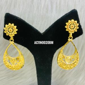 Ensemble de colliers à breloques de créateur classique pour femmes plaqué or tout type un gramme nouvelle chaîne de boîte à motif de fleurs à la mode en laiton - Product Image 3