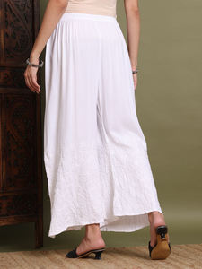 Palazzo en crêpe écologique brodé Chikan pour femme, vêtements ethniques grande taille avec taille élastique et taille moyenne pour l'été - Product Image 4