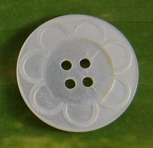 Botón de nácar blanco SEASHELL JOYERÍA Motivo Grabado Botón de concha Estilo floral de concha marina - Product Image 3
