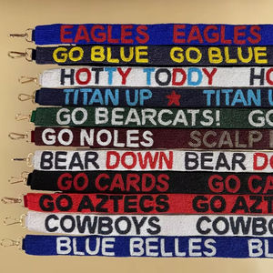 Correa de bolso con cuentas de diseño Tiger, con patrones de bordado detallados. Correa de bolso bordada a mano con cuentas de semillas y diseño personalizado. - Product Image 1