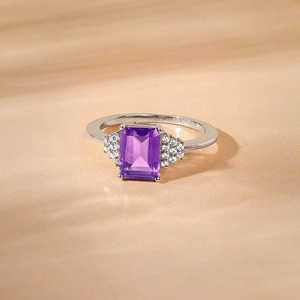 แหวนเงินแฮนด์เมดดีไซน์เนอร์ด้วยหินอเมทิสต์สีม่วงเข้มดีไซน์แบบฝาโบราณและเคลือบโรเดียม - Product Image 3