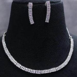 Collar de latón elegante único de tendencia al por mayor con plata AD CZ y Perla para novias, bodas, proveedor de productos a granel - Product Image 1