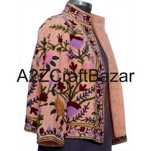 เสื้อแจ็คเก็ตบอมเบอร์ผ้าฝ้ายถักลายซูซานีทำมือจากอินเดีย ระบายอากาศได้ดี เป็นมิตรกับสิ่งแวดล้อม สำหรับผู้หญิง ปักลายดอกไม้สไตล์วินเทจ แต่งระบายแบบควิลท์ - Product Image 4