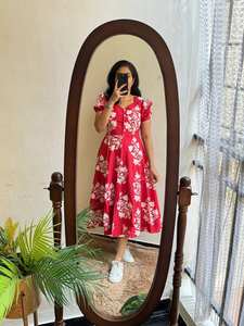 ชุดแมกซี่เดรสฤดูร้อนที่สวยงามพร้อมลวดลายดอกไม้สีสันที่เป็นเอกลักษณ์ - Product Image 3