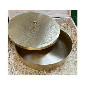 100% Boîte Roti Chapati en laiton de qualité supérieure avec couvercle en métal et pince nouvelle conception Roti Box à bas prix pour la vente - Product Image 1