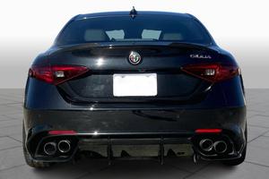 Alfa Romeo Giulia Quadrifoglio 2023, Motor V6 de 2.9L, Tracción Trasera, Sedán Automático - Product Image 2