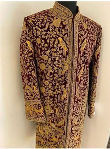 ORO-PESADO-BORDADO EN EL NOVIO SHERWANI, PANTALÓN Y ZAPATO A JUEGO CON CUENTAS DE CRISTAL EMBELLECIDAS, TRABAJO DE DABKA PARA BODA = 2024 - Product Image 2