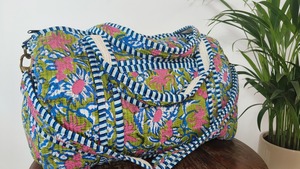 กระเป๋าเดินทางผ้าฝ้ายพิมพ์ลายบล็อกทำมือ สีเขียว-น้ำเงิน ลายดอกไม้ สายสะพายยาวถอดได้ ขนาดใหญ่ หรูหรา สำหรับวันหยุดสุดสัปดาห์/เล่นกีฬา - Product Image 2