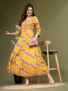 Kurti Anarkali en rayonne brodée couleur moutarde pour femme, coupe trapèze longueur genou, design magnifique, le plus vendu, idéal pour les occasions festives, vente en gros - Product Image 2