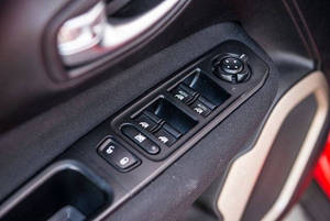 Nuevo Jeep Renegade Latitude 4x4 Latitude 2015 Estándar, SUV de 4 Puertas - Product Image 2