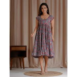 ชุดเดรสผ้าฝ้ายมัลมัลสีเทาพิมพ์ลายด้วยมือ สวมใส่สบาย เหมาะสำหรับออกงานกลางคืน ออกแบบตามสั่ง ไซส์พลัส ระบายอากาศได้ดี ทรงเอ็มไพร์ ฟรีไซส์ - Product Image 3