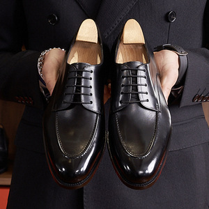 Chaussures habillées confortables et doublées avec lacets réglables et talon antidérapant pour hommes, idéales pour les réunions longues et le travail de bureau - Product Image 3