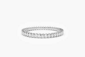 Anillo de compromiso de oro macizo de 14 quilates con diamante de corte marquesa, diseñado en un estilo de engaste en bisel atemporal que combina elegancia y durabilidad. - Product Image 4