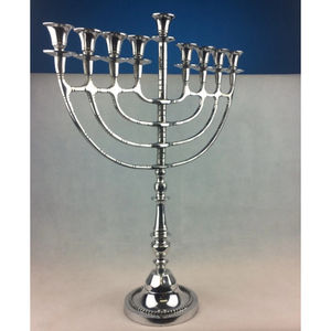 Candélabre moderne de Hanoukka au fini argenté Design de luxe Menorah à 9 branches en aluminium moulé martelé pour décoration intérieure et cadeau - Product Image 5
