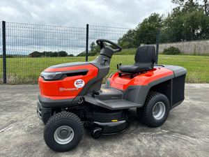 Cortadora de Césped Husqvarna TC112 Naranja, con Asiento, Tracción en las Cuatro Ruedas, Motor de Gasolina, Cortadora Profesional para Jardín - Product Image 2