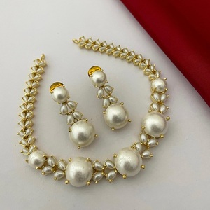 Collier plaqué or de haute qualité avec boucles d'oreilles pour mariage pour femmes et filles - Product Image 1