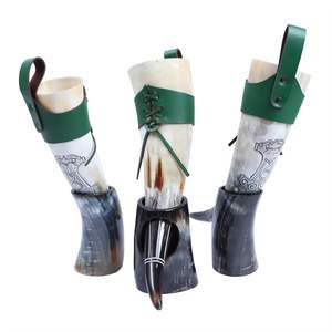 Corne à boire Viking polie décorée de pierre d'agate véritable - Product Image 3