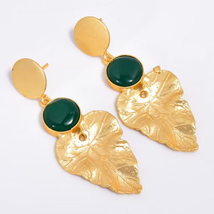 Pendientes de piedras preciosas de latón hechos a mano, joyería de moda chapada en oro de 14K, suministros navideños, fabricante exportador - Product Image 1