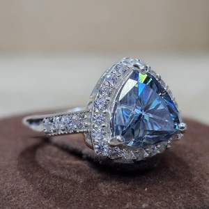 Anillo de Plata de Ley 925 con Gema de Moissanita Azul Corte Trillón Original, Joyería Fina, Vermeil Eternity, Venta al por Mayor - Product Image 3
