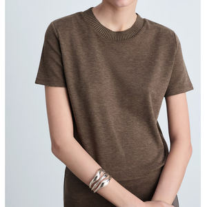 Haut tricoté en T pour femmes de haute qualité Tissu respirant Grand look de sport à la mode pour un usage quotidien et des activités estivales - Product Image 5